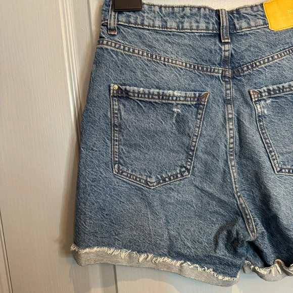 Zara High Rise Distressed Denim  Jean Shorts Size 8 Women's Blue Mom Cut Off EUC - Picture 7 of 16